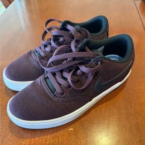 Women’s size 7.5 Nike